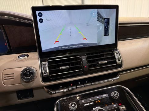 Used 2022 Lincoln Navigator Reserve image 18