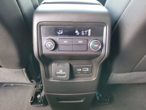Used 2023 GMC Acadia SLT FWD image 12