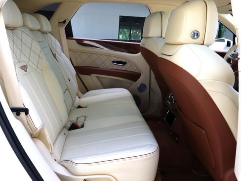 Used 2021 Bentley Bentayga AWD/4WD image 43