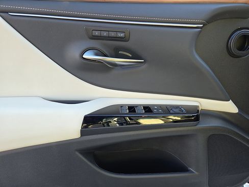 New 2025 Lexus ES 300h w/ Premium Package image 8