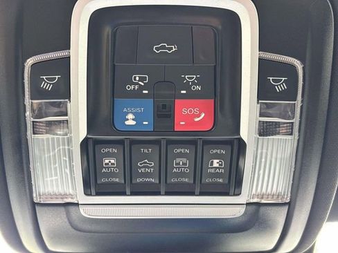 Used 2023 RAM 1500 Laramie AWD/4WD image 29