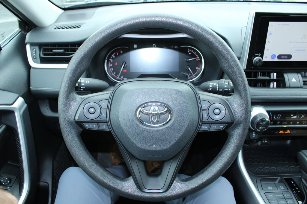 Used 2025 Toyota RAV4 XLE AWD/4WD image 36