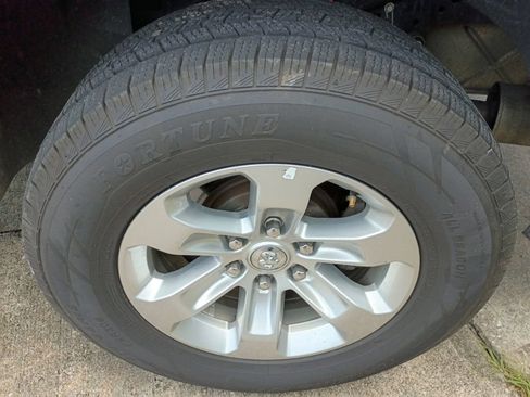 Used 2024 RAM 1500 Laramie AWD/4WD image 9