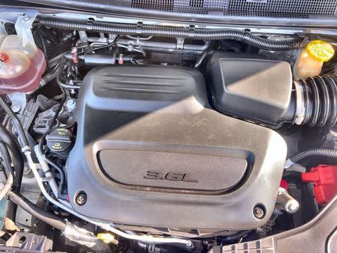 Used 2020 Chrysler Voyager LX FWD image 10