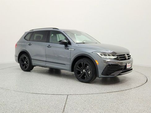 Used 2024 Volkswagen Tiguan SE R-Line FWD image 3