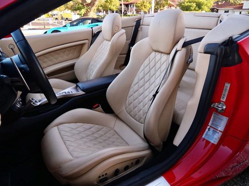 Used 2013 Ferrari California image 17