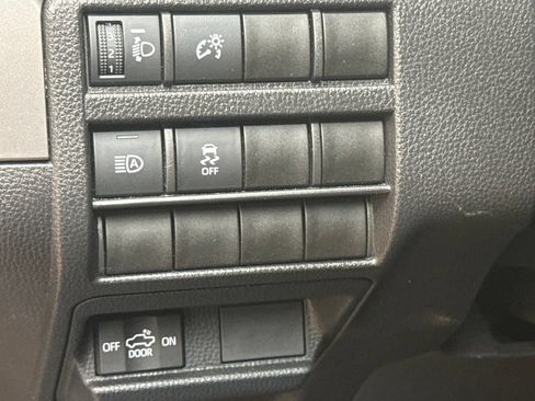 Used 2025 Toyota Tacoma SR5 AWD/4WD image 19