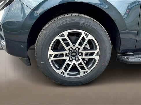 New 2025 Ford Expedition Active image 12