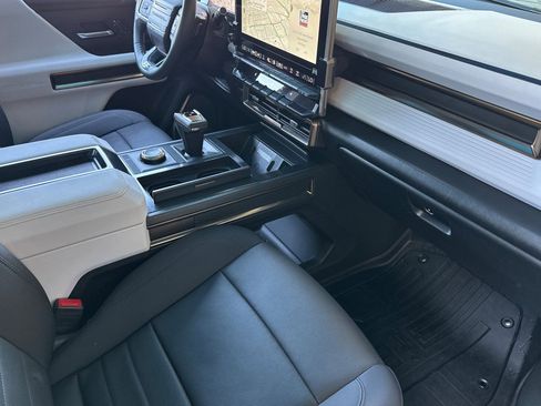 Used 2025 GMC Hummer EV 3X w/ LPO, Dark Essentials Package image 17