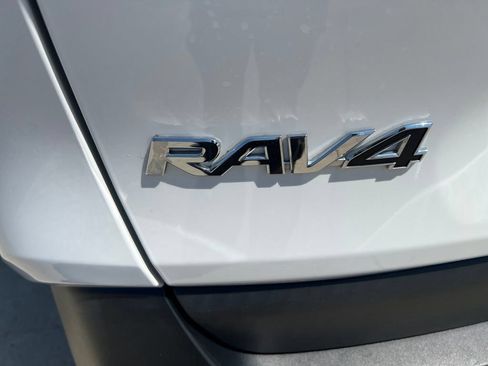 Used 2024 Toyota RAV4 XLE AWD/4WD image 9