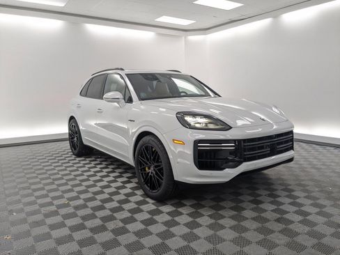 New 2026 Porsche Cayenne Turbo image 7