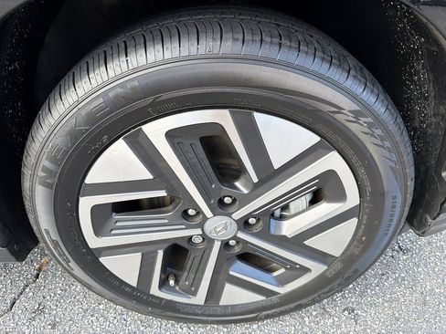 Used 2023 Hyundai Kona Limited FWD image 12