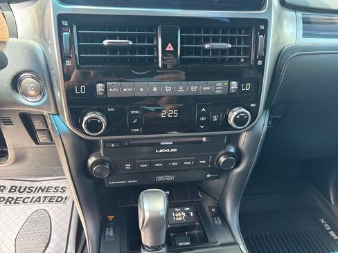 Used 2022 Lexus GX 460 Luxury w/ Sport Design Package AWD/4WD image 19