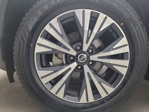 Used 2021 Nissan Rogue SV w/ Premium Package image 31