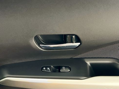 Used 2020 Nissan Kicks SV image 32