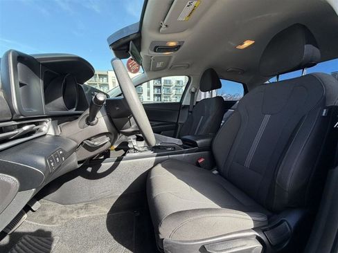Used 2021 Hyundai Elantra SE image 16