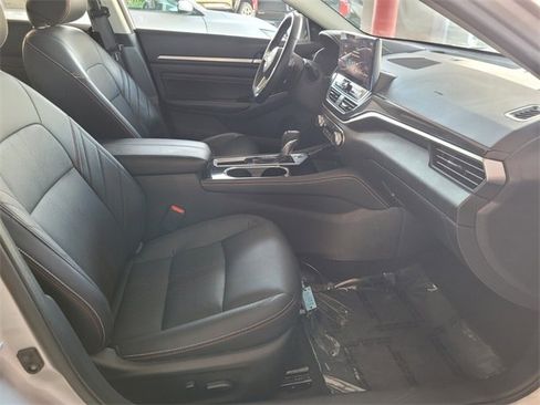 Used 2023 Nissan Altima 2.5 SR w/ SR Premium Package image 15