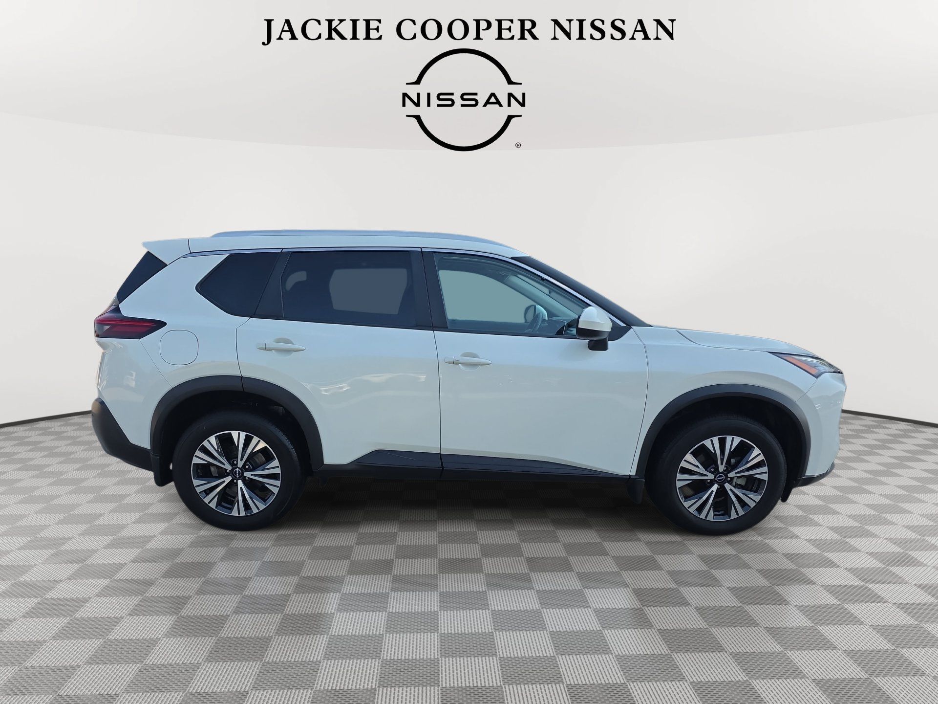 Used 2023 Nissan Rogue SV w/ SV Premium B Package FWD image 4