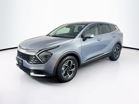 Used 2025 Kia Sportage LX FWD image 3