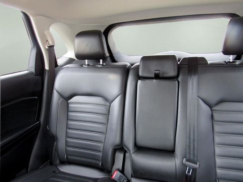 Used 2024 Ford Edge SEL image 8