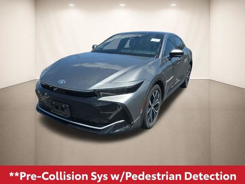 Used 2024 Toyota Crown Limited image 15