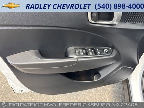 Used 2025 Hyundai Venue SEL FWD image 5