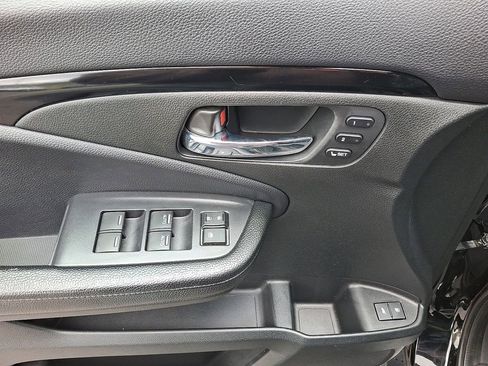 Used 2017 Honda Pilot Touring image 2