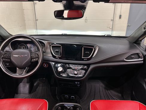 Used 2020 Chrysler Pacifica Limited w/ Quick Order Package 27H Red S image 18