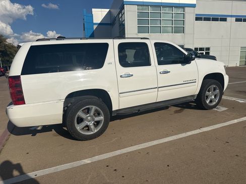 Used 2014 Chevrolet Suburban LTZ image 12