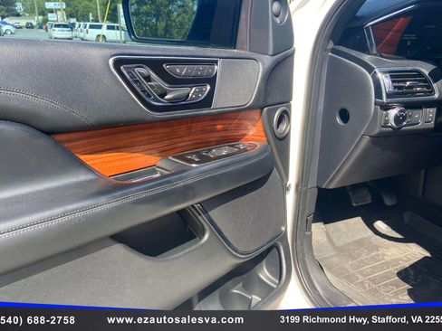 Used 2019 Lincoln Navigator Reserve AWD/4WD image 18