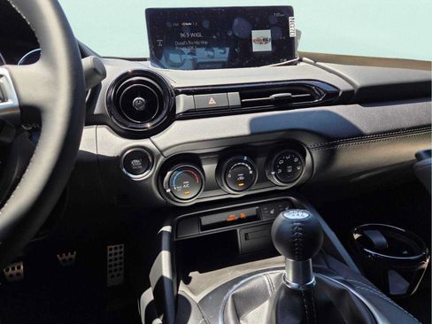 New 2026 MAZDA MX-5 Miata Club w/ Interior Package RWD image 21