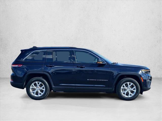 Certified 2023 Jeep Grand Cherokee Limited w/ Luxury Tech Group II AWD/4WD image 4