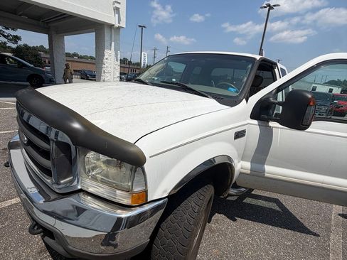 Used 2003 Ford F250 Lariat AWD/4WD image 2