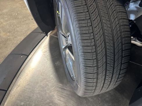 Certified 2025 INFINITI QX60 Luxe w/ Vision Package image 11