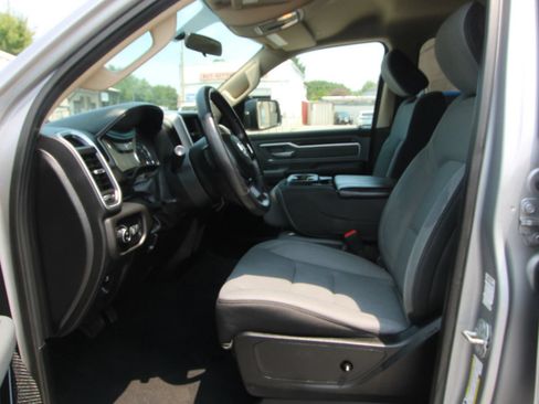 Used 2019 RAM 1500 Big Horn AWD/4WD image 9