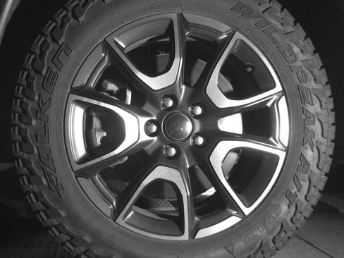 Used 2025 Jeep Compass Trailhawk image 12