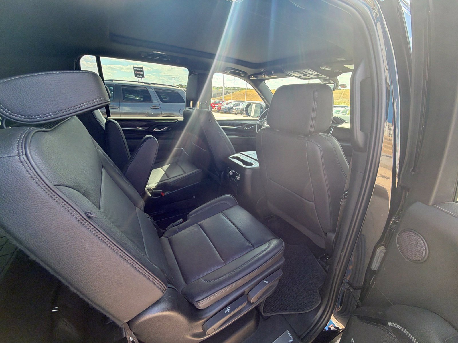 Used 2022 GMC Yukon XL Denali AWD/4WD image 18