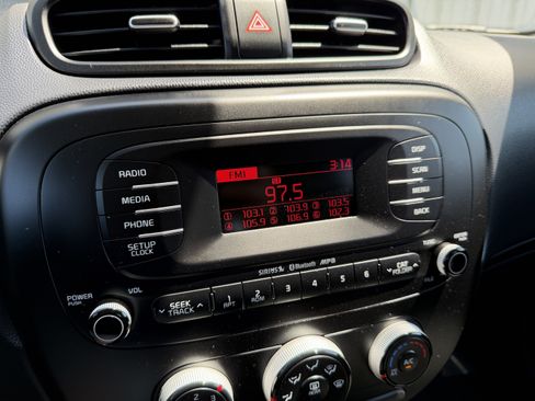 Used 2014 Kia Soul FWD image 17