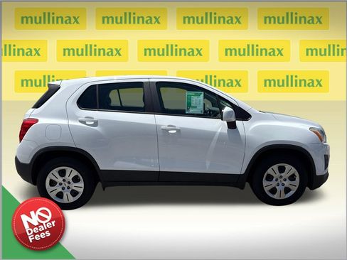 Used 2016 Chevrolet Trax LS FWD image 2