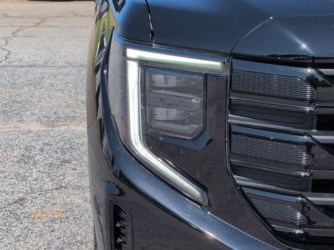 Used 2025 GMC Sierra 1500 Elevation w/ Elevation Premium Package AWD/4WD image 8