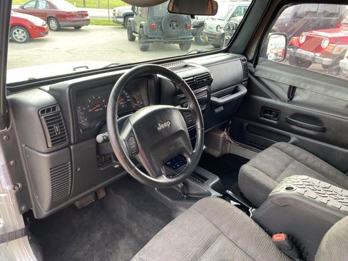 Used 2004 Jeep Wrangler 4WD w/ 30" Tire & Wheel Group image 29