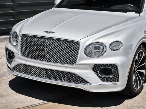 Used 2021 Bentley Bentayga AWD/4WD image 6