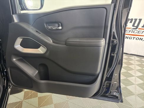 Used 2025 Nissan Frontier SV image 25