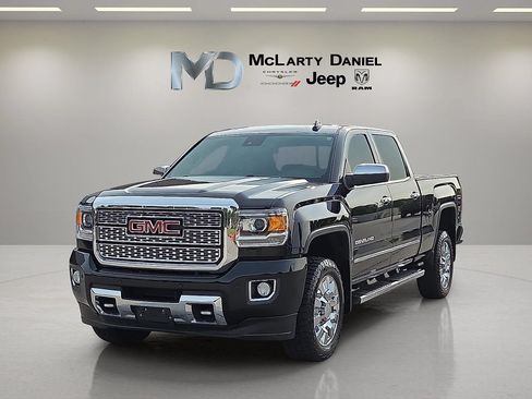 Used 2019 GMC Sierra 2500 Denali w/ Suspension Package, Off-Road AWD/4WD image 2
