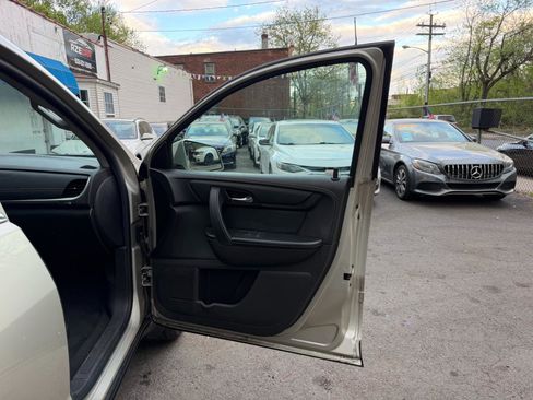 Used 2014 Chevrolet Traverse LT FWD image 38