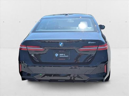 Used 2026 BMW 530i w/ M Sport Package RWD image 7