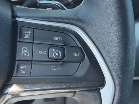 Certified 2022 Jeep Grand Cherokee Altitude AWD/4WD image 23