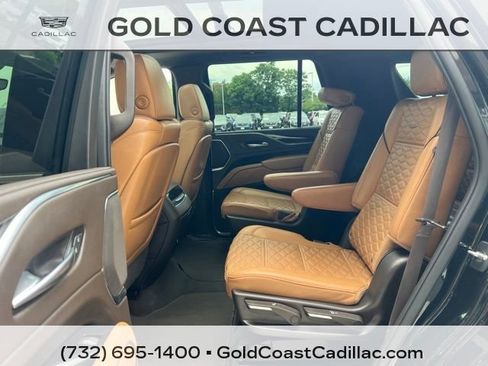 Certified 2022 Cadillac Escalade Premium Luxury AWD/4WD image 18