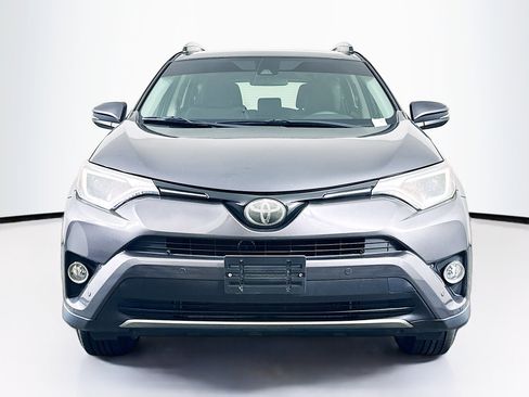 Used 2018 Toyota RAV4 XLE FWD image 2