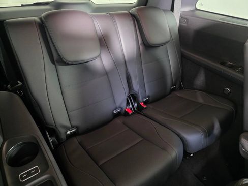 Certified 2024 Mercedes-Benz GLS 450 4MATIC image 28